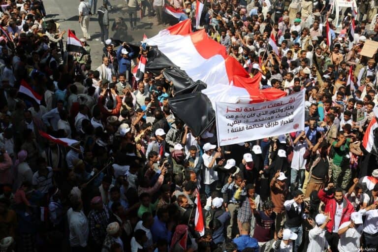 لماذا تأزمت أوضاع اليمن بعد أن كانت في طريقها إلى ثورة الربيع العربي؟ لماذا تأزمت أوضاع اليمن بعد أن كانت في طريقها إلى ثورة الربيع العربي watanserb.com