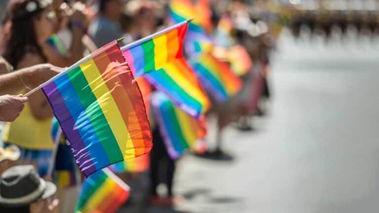 علي الشهابي المقرب من السعودية يزعم أن هناك العديد من القادة العرب كانوا مثليين جنسيا watanserb.com