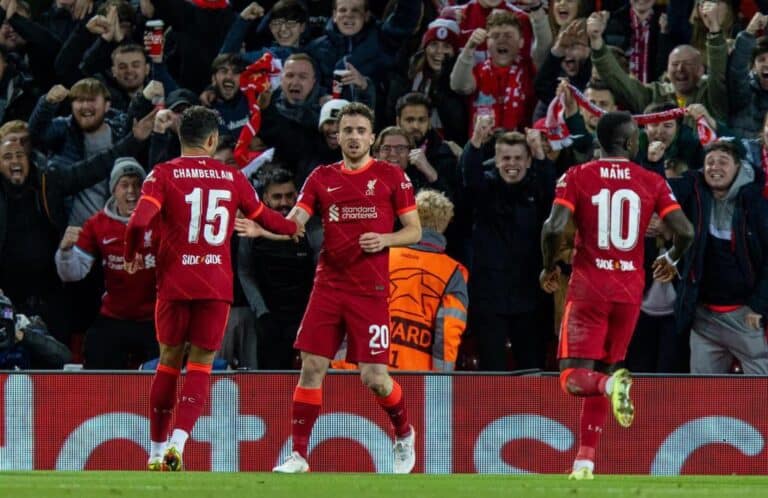 احتفال فريق ليفربول بعد تسجيله هدف في شباك أتلتيكو مدريد watanserb.com