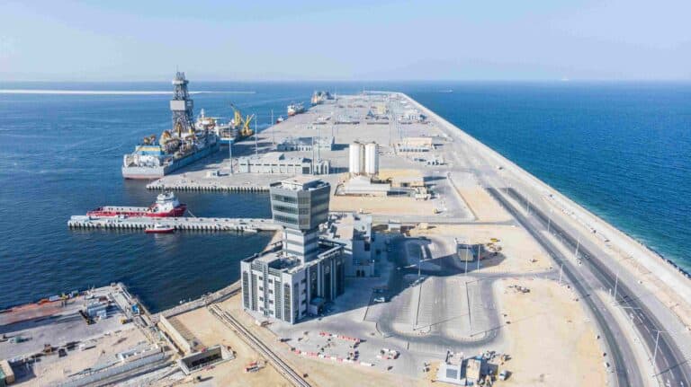 لتكون نقطة دخول الخليج .. طموحات سلطنة عمان تنافس هيمنة الإمارات طموحات سلطنة عمان تنافس هيمنة الإمارات لتكون نقطة دخول الخليج watanserb.com