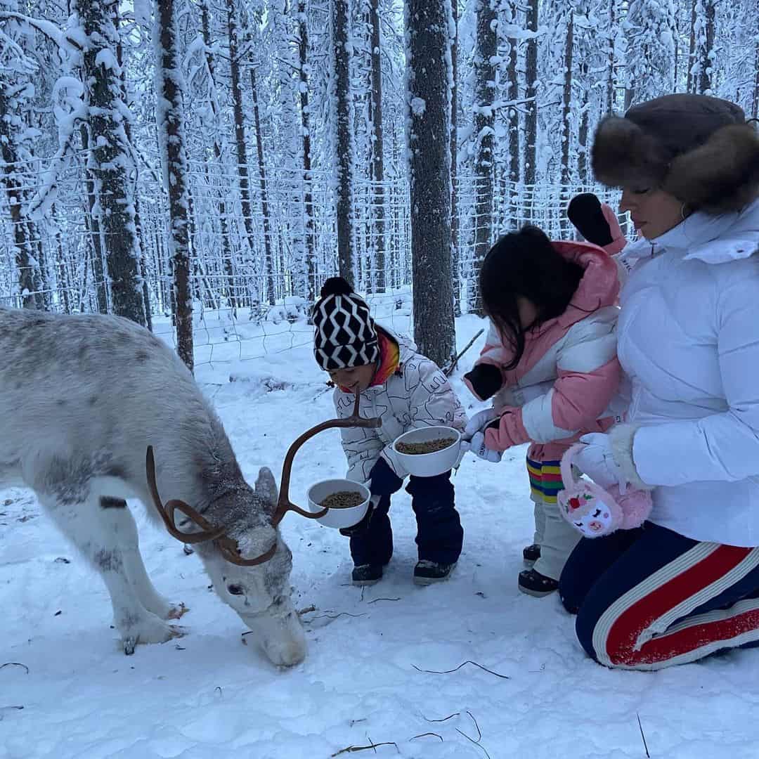 رحلة جورجينا برفقة أولاد رونالدو وسط الثلوج بالقطب الشمالي