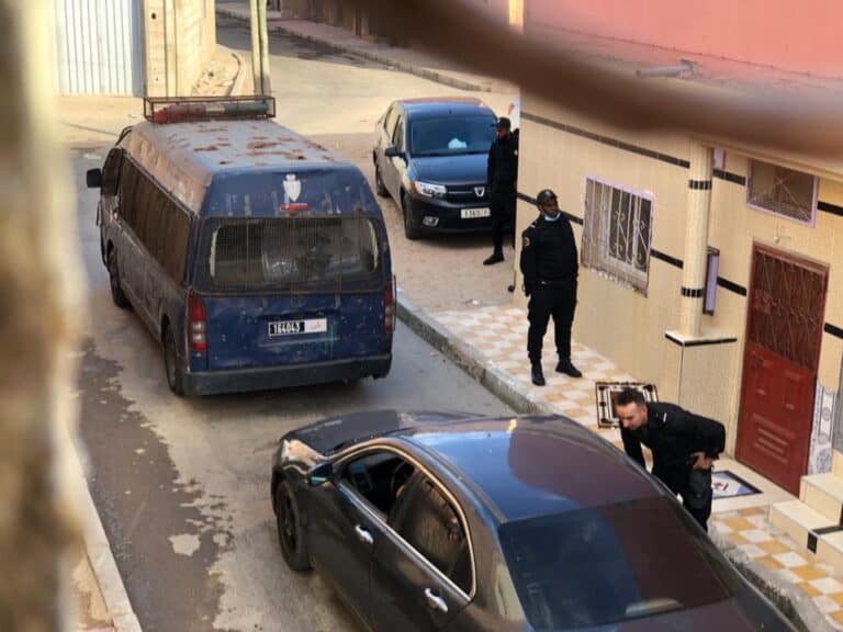 ضرب وتحرش .. مواطنو الصحراء الغربية يرون “فظائع” الأمن المغربي بحقهم لتشجيعهم الجزائر! انتهاكات الأمن المغربي بحق مواطني الصحراء الغربية watanserb.com