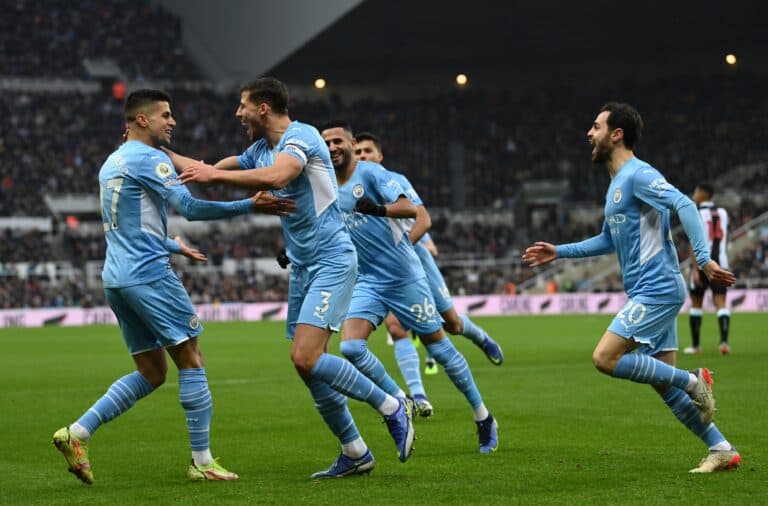 ترتيب الدوري الإنجليزي .. حامل اللقب مانشستر سيتي يواصل التربع على عرش الصدارة احتفال فريق مانشستر سيتي بعد فوزه على منافسه نيوكاسل يونايتد في الدوري الإنجليزي watanserb.com