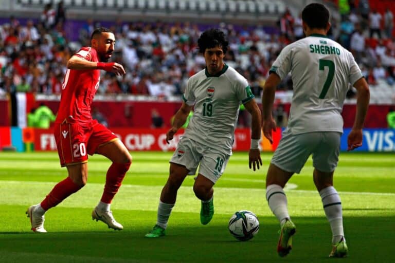 التعادل سيد الموقف بين منتخب العراق والبحرين في كأس العرب (شاهد) مباراة منتخب العراق والبحرين في بطولة كأس العرب 2021 watanserb.com