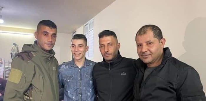 أمن السلطة لنجل زكريا الزبيدي أثناء اعتقاله وضربه: “بدك تغلبنا أنت وأبوك”! زكريا الزبيدي watanserb.com
