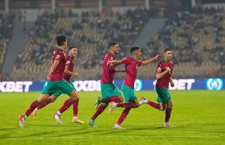 أشرف حكمي وتسجيل الهدف العالمي في شباك الغابون watanserb.com