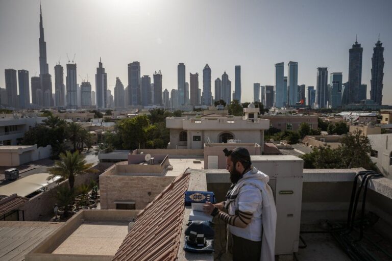 ألف إسرائيلي انتقلوا للعيش في الإمارات .. بينهم مجرمون امتهنوا تجارة المخدرات والدعارة! ألف إسرائيلي انتقلوا للعيش في الإمارات watanserb.com