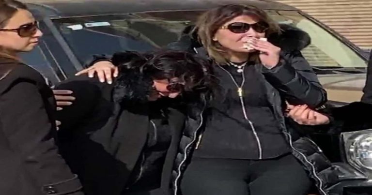 “استري نفسك ده لبس جنازة؟”.. زوجة وائل الإبراشي تثير الجدل بملابسها أثناء وداعه! سحر الإبراشي أثناء جنازة زوجها وائل الإبرشي watanserb.com