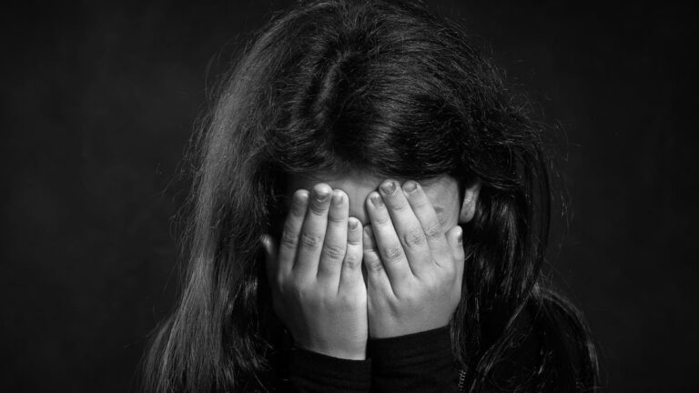 اغتصاب طفلة وذبحها ورميها بحاوية قمامة في منبج بريف حلب بسوريا! اغتصاب طفلة وذبحها ورميها بحاوية قمامة watanserb.com