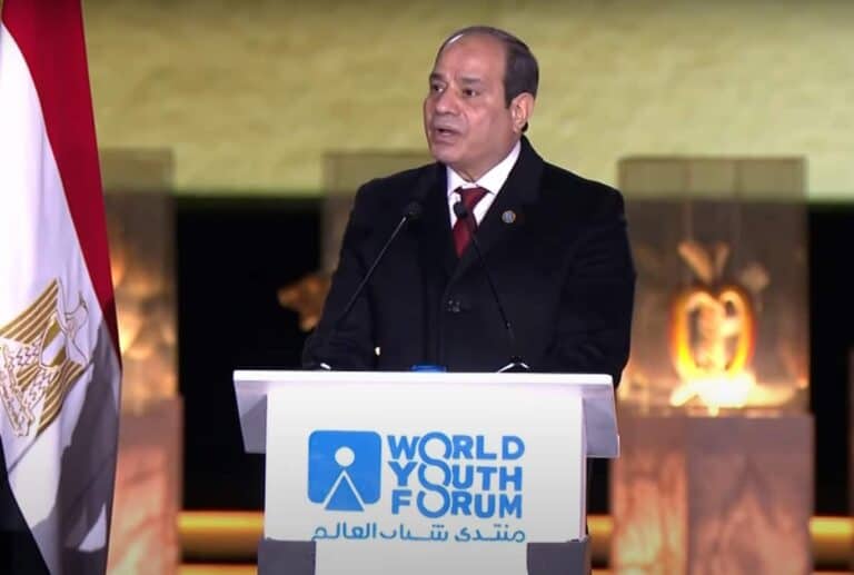 4 لحظات غريبة للسيسي في منتدى شباب العالم! السيسي في منتدى شباب العالم watanserb.com