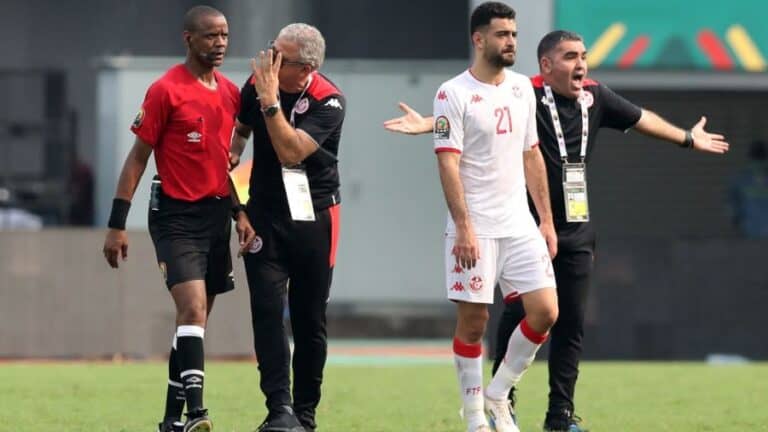 “الكاف” يعلق على الفضيحة التحكيمية في مباراة تونس ومالي الاتحاد الأفريقي الكاف يعلق على الفضيحة التحكيمية في مباراة تونس ومالي في كأس أمم أفريقيا watanserb.com
