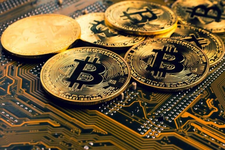 لماذا تنهار العملات المشفرة هذه الأيام .. البيتكوين يسجل أدنى مستوى له في 6 أشهر!؟ انهيار العملات المشفرة watanserb.com