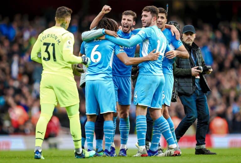 ترتيب الدوري الإنجليزي مع انفراد مانشستر سيتي على عرش الصدارة احتفال مانشستر سيتي بعد فوزه على أرسنال في الدوري الإنجليزي watanserb.com
