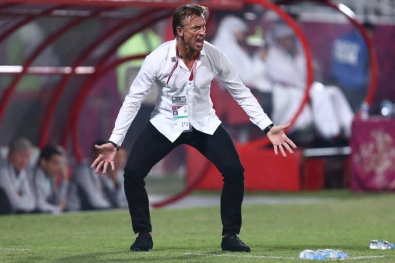انفعال مدرب السعودية هيرفي رينارد الغاضب في وجه نجوم المنتخب السعودي watanserb.com