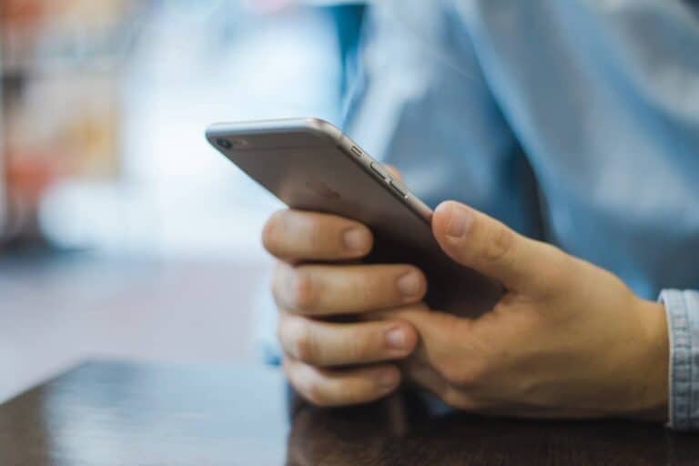 علاقة صادمة بين الهواتف المحمولة وخصوبة الرجال watanserb.com