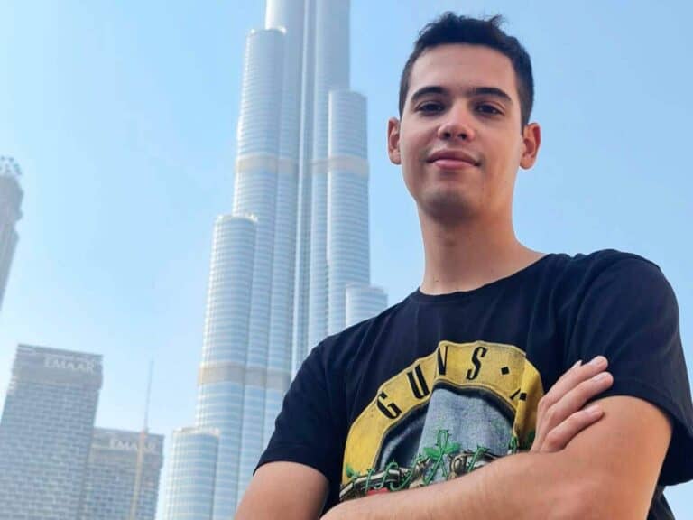 سانتياغو بلازكيز إسباني عاش يومين من الجحيم في سجن في دبي ظناً منهم أنه جاسوس إيراني watanserb.com