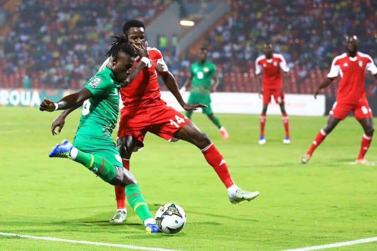 منتخب السودان يظهر بقميصين مختلفين في أولى مواجهاته بكأس أمم أفريقيا (صور) منتخب السودان وأولى مبارياته أمام غينيا بيساو في كأس أمم أفريقيا 2022 watanserb.com