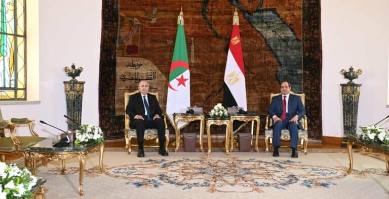 مصادر: “السيسي” غادر الكويت غاضبا من الرئيس الجزائري تبون لهذه الأسباب! السيسي وتبون watanserb.com
