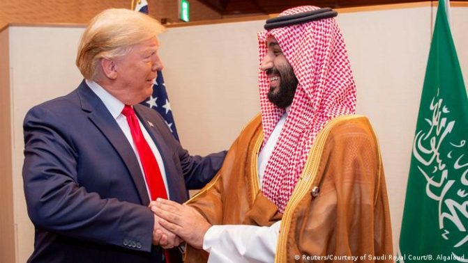 ابن سلمان يُغذي ترامب بالدولارات.. ملاعب “أبو إيفانكا” تستضيف دوري الجولف السعودي ابن سلمان وترامب watanserb.com