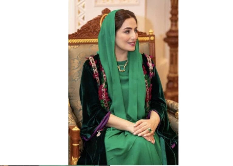 زوجة السلطان هيثم عهد البوسعيدية تلفت الأنظار بإطلالتها أثناء استقبال ملكة بلجيكا (فيديو) إطلالة زوجة السلطان هيثم watanserb.com