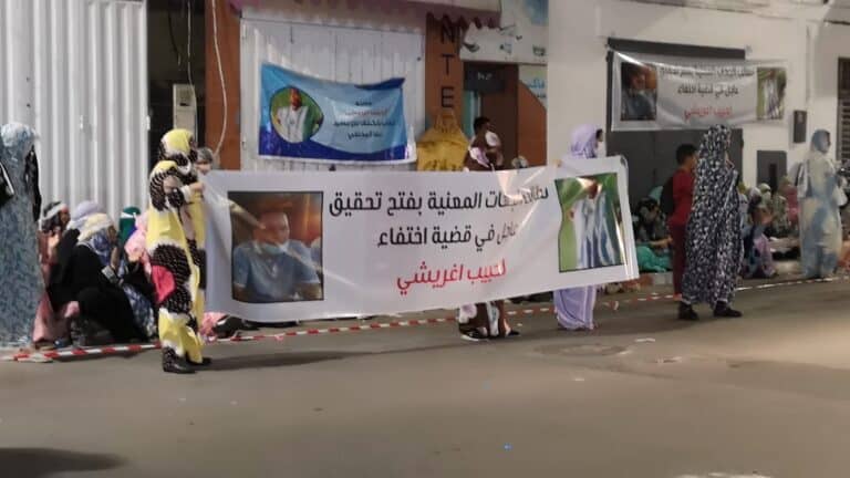 المظاهرات تجتاح مدينة الداخلة استنكارا لقتل مواطن صحراوي وحرق جثمانه من قبل سلطات المخزن قتل مواطن صحراوي وحرق جثمانه watanserb.com