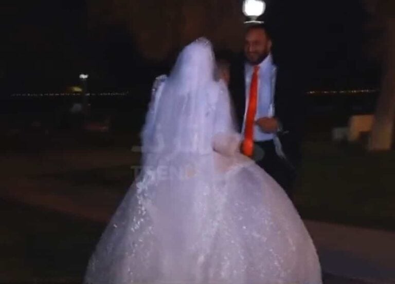 عروسان مصريان يهربان من الموكب ويرقصان في ساحة الإرادة بالكويت (فيديو) عروسان مصريان يرقصان في ساحة الإرادة بالكويت watanserb.com
