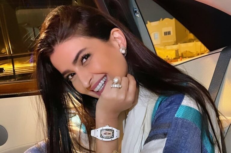 علا الفارس ترتدي ثوباً فلسطينياً مطرزاً من قطاع غزة (شاهد) علا الفارس ترتدي ثوباً فلسطينياً مطرزاً وصلها من قطاع غزة (شاهد) watanserb.com