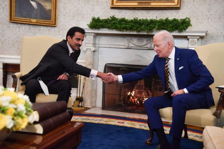 موقع بريطاني: لهذه الأسباب صنفت قطر حليفا استراتيجيا للولايات المتحدة من خارج “الناتو” دون السعودية والإمارات قطر حليف للولايات المتحدة watanserb.com