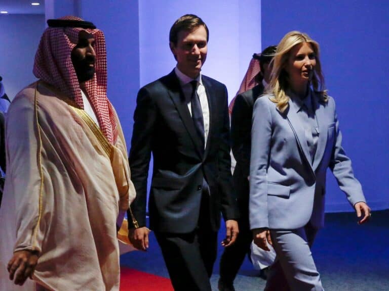 كوشنر التقى ابن سلمان وحاول الحصول على دعم مالي مجدداً .. بلومبيرغ تكشف التفاصيل كوشنر يلتقي محمد بن سلمان watanserb.com