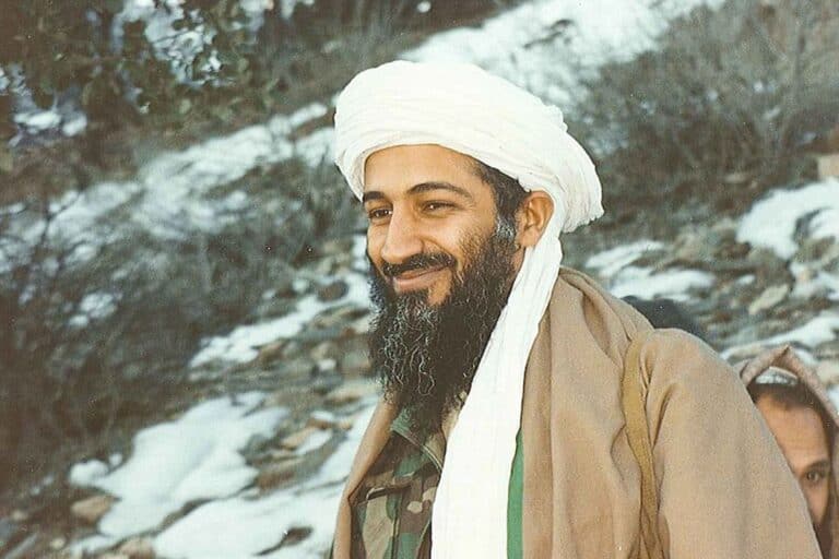 عرض صورة أسامة بن لادن على أنه النبي ﷺ يفجر موجة غضب! عرض صورة أسامة بن لادن على أنه النبي watanserb.com