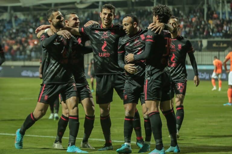 ترتيب الدوري المصري بعد فوز الأهلي وتعثر الإسماعيلي احتفال فريق الأهلي بعد إحرازه الهدف في شباك فاركو watanserb.com