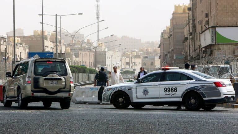 “جريمة العارضية”.. ناحر الأسرة الكويتية التقى بهؤلاء قبل انتحاره بساعات وهذه حقيقة انتهاء التحقيق بوفاته! "جريمة العارضية".. ناحر الأسرة الكويتية التقى بهؤلاء قبل انتحاره بساعات وهذه حقيقة انتهاء التحقيق بوفاته! watanserb.com
