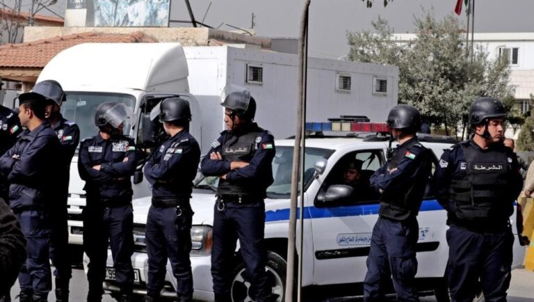 الأردن.. جريمة قتل داخل مسجد أثناء صلاة الفجر والقاتل يدفع الثمن قبل وصول الشرطة! الأردن.. جريمة قتل داخل مسجد أثناء صلاة الفجر والقاتل يدفع الثمن قبل وصول الشرطة! watanserb.com