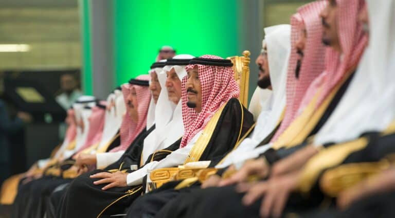 توتر داخل الديوان وغضب شديد بين أفراد الأسرة الحاكمة .. ماذا يحدث في السعودية؟ حالة غضب شديدة بين أفراد الأسرة الحاكمة في السعودية. watanserb.com