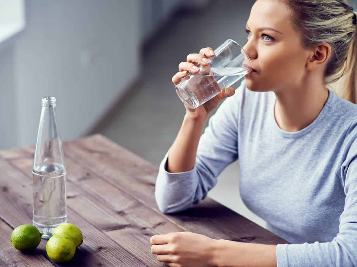 قبل ساعتين على الأقل من موعد نومك، تجنب المشروبات السكرية.