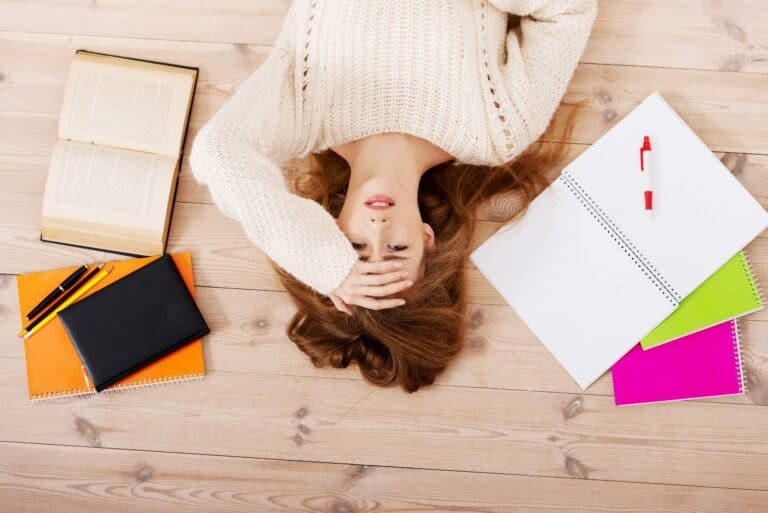 كيف تتغلب على ضغوط العمل؟ 8 علامات تدل على أنك تعاني من ضغوط شديدة watanserb.com