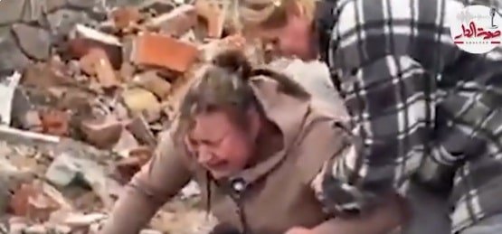 لحظة عثور أم أوكرانية على جثة ابنها ملقاة في مقبرة جماعية بقرية بوزوفا غرب كييف (شاهد) أوكرانية العثور على جثة ابنها watanserb.com