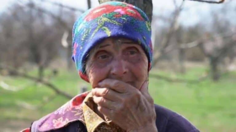 اغتصاب مسنة أوكرانية (83 عاماً) على يد جنود روس .. تمنّت الموت بدلاً من ذلك! (شاهد) اغتصاب مسنة أوكرانية 83 عاماً على أيدي جنود روس watanserb.com