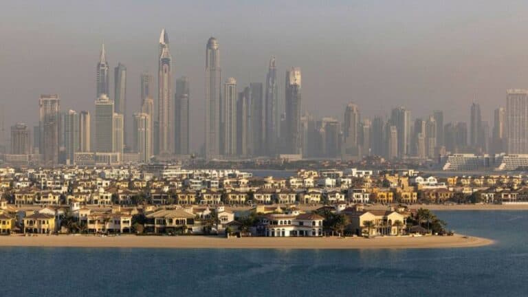 حيل الأثرياء الروس لنقل أموالهم إلى دبي .. هكذا تساعدهم بنوك الإمارة! نقل أموال الأثرياء الروس إلى دبي watanserb.com