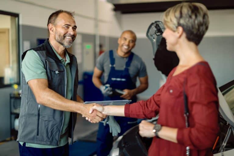 لماذا يستثمر الناس فيك أكثر من سلعتك؟ watanserb.com