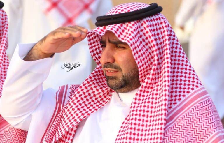 الرائي متعب البرغش “أتعب ناسا من بعده” .. عيونه رصدت هلال رمضان بينما التلسكوب لم يرصده وجدل! الرائي متعب البرغش watanserb.com