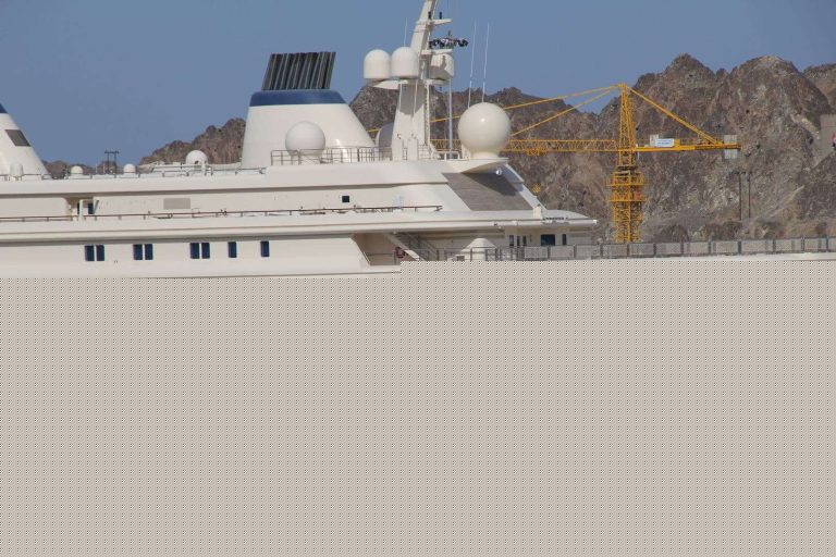 اليخت السلطاني آل سعيد watanserb.com