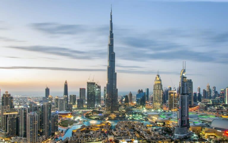 “فوربس”: دبي أصبحت ملاذاً للأوليغارشيين الروس وتهربهم من العقوبات دبي ملاذ الأوليغارشيين الروس watanserb.com