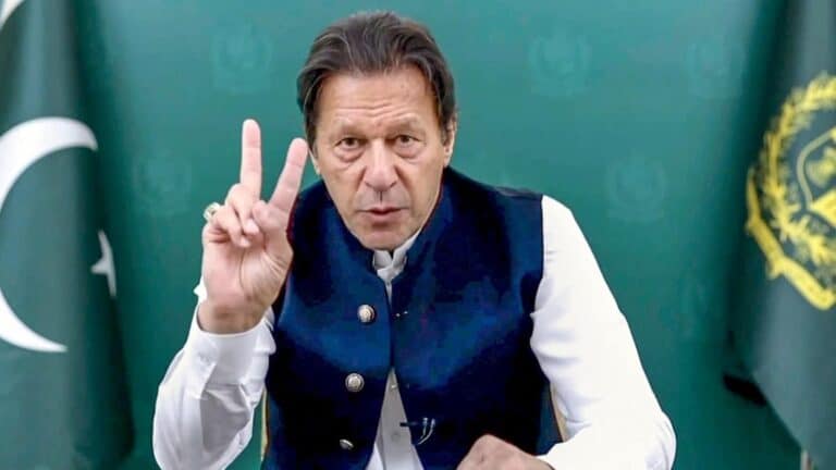 عمران خان يفشل جلسة حجب الثقة لإزاحته من منصبه watanserb.com