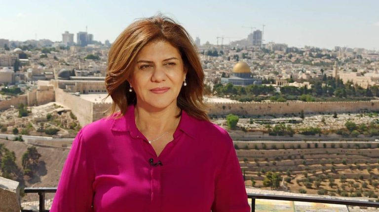 شيرين أبو عاقلة حاضرة في سلطنة عمان والقاعة تضج بالتصفيق بعد ذكر اسمها (فيديو) شيرين أبو عاقلة سلطنة عمان watanserb.com