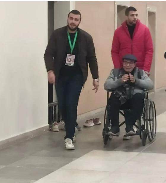 سمير صبري على كرسي متحرك