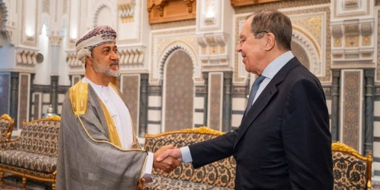 هذا ما طلبه السلطان هيثم بن طارق من وزير الخارجية الروسي خلال اجتماعه به لقاء هيثم بن طارق لافروف watanserb.com