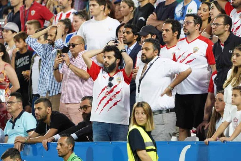 تركي آل الشيخ يحتفل مع جماهير ألميريا بعد صعوده إلى الدوري الإسباني (فيديو) تركي آل الشيخ يحتفل مع جماهير ألميريا بعد الصعود إلى الدوري الإسباني الممتاز watanserb.com