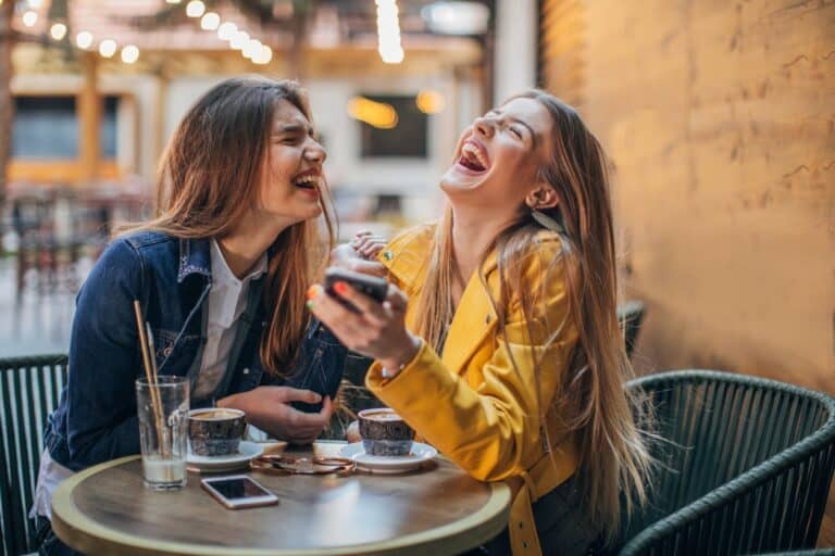 هل يمكننا حقا “الموت من الضحك”؟ هل يمكننا حقا "الموت من الضحك"؟ watanserb.com