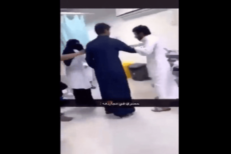 شاهد.. مواطن سعودي اعتدى على ممرضة وقام بسحلها على الأرض..هذا مصيره! اعتداء مواطن على ممرضة سعودية watanserb.com